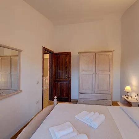 The Fantastic Residenza Badus Two Bedroom Sleeps Six Child Num0824 Apartment Badesi