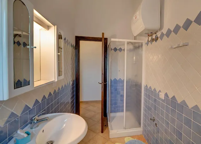 The Fantastic Residenza Badus Two Bedroom Sleeps Six 巴德希